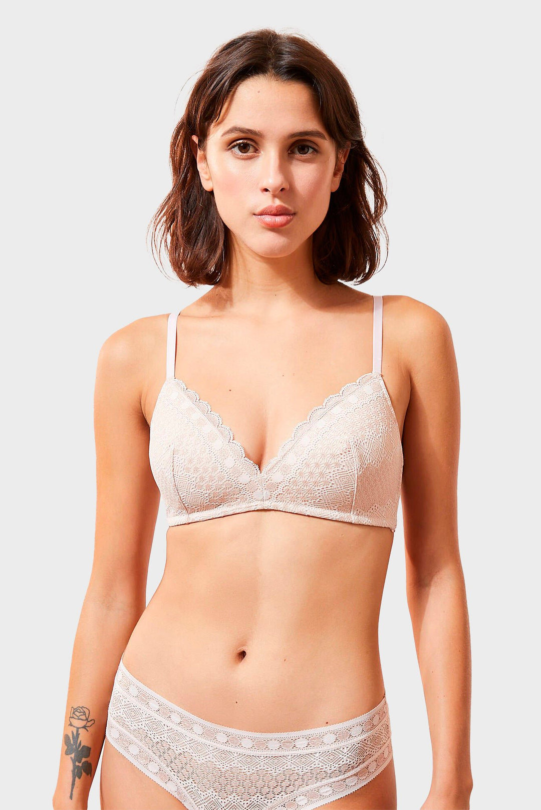 Ikdienas trīsstūrveida krūšturis