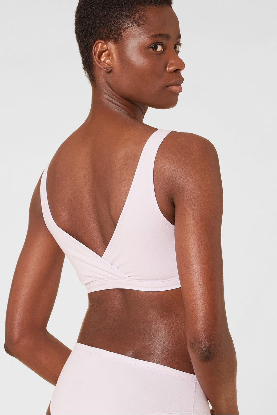 Ikdienas trīsstūrveida krūšturis