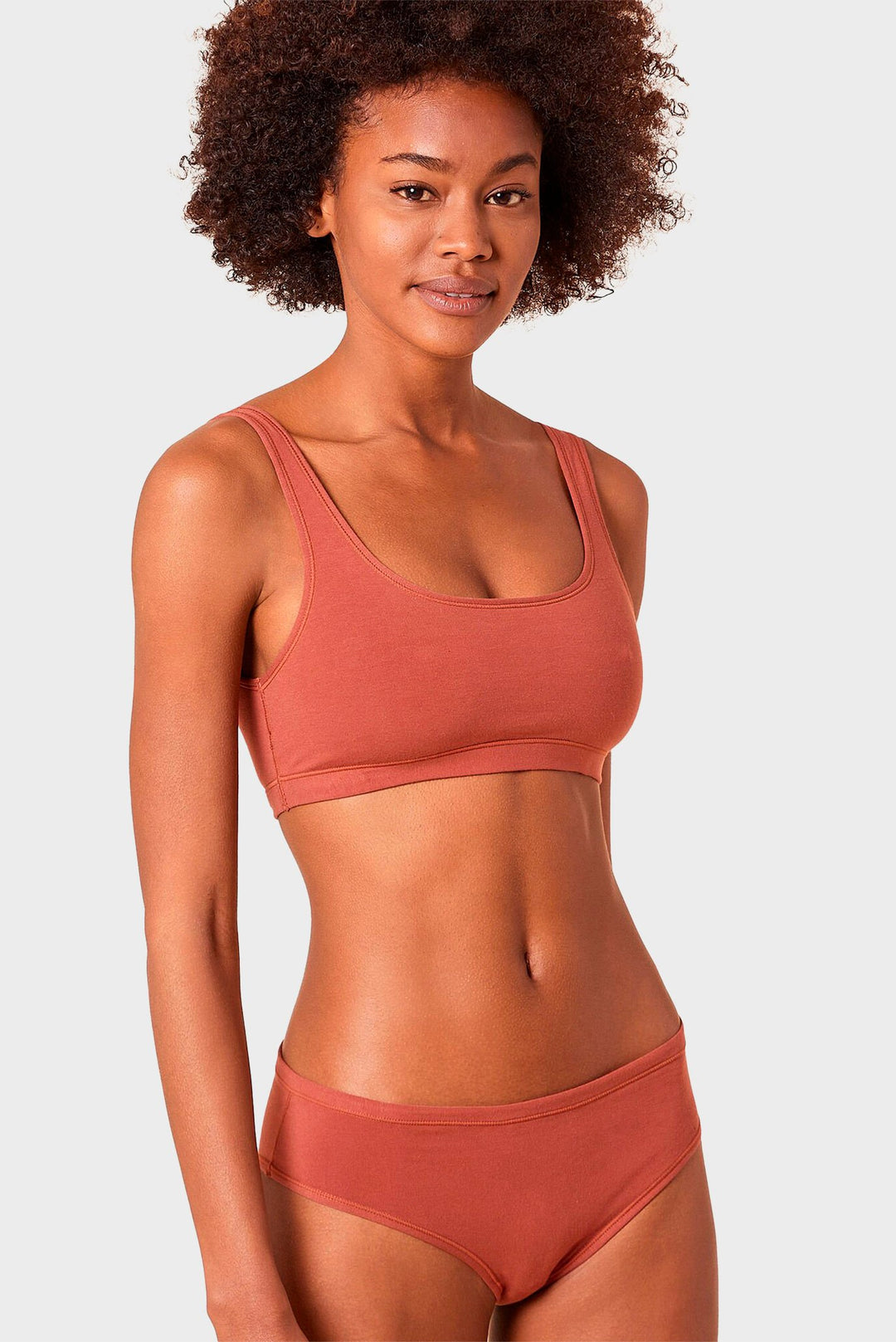 Ikdienas trīsstūrveida krūšturis