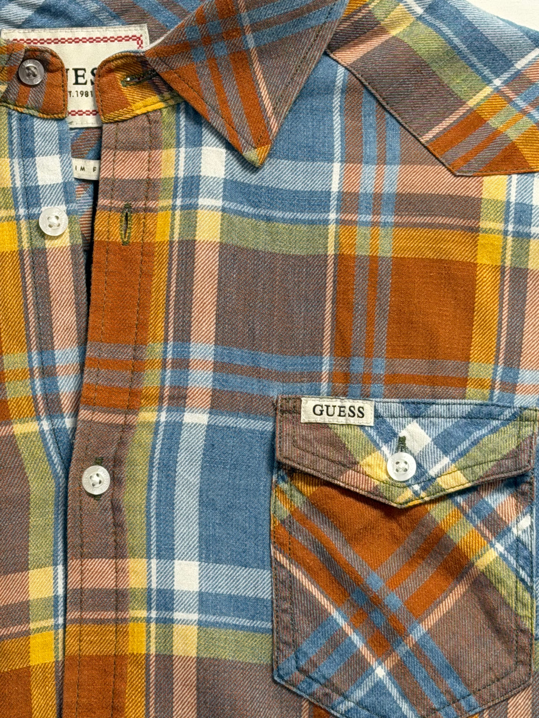 Daudzkrāsains krekls