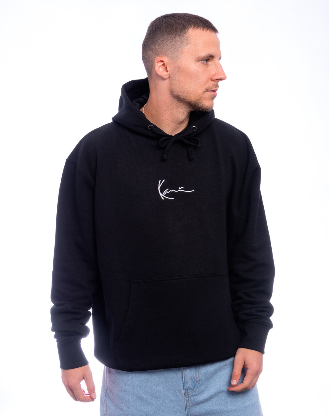 Melns džemperis ar kapuci