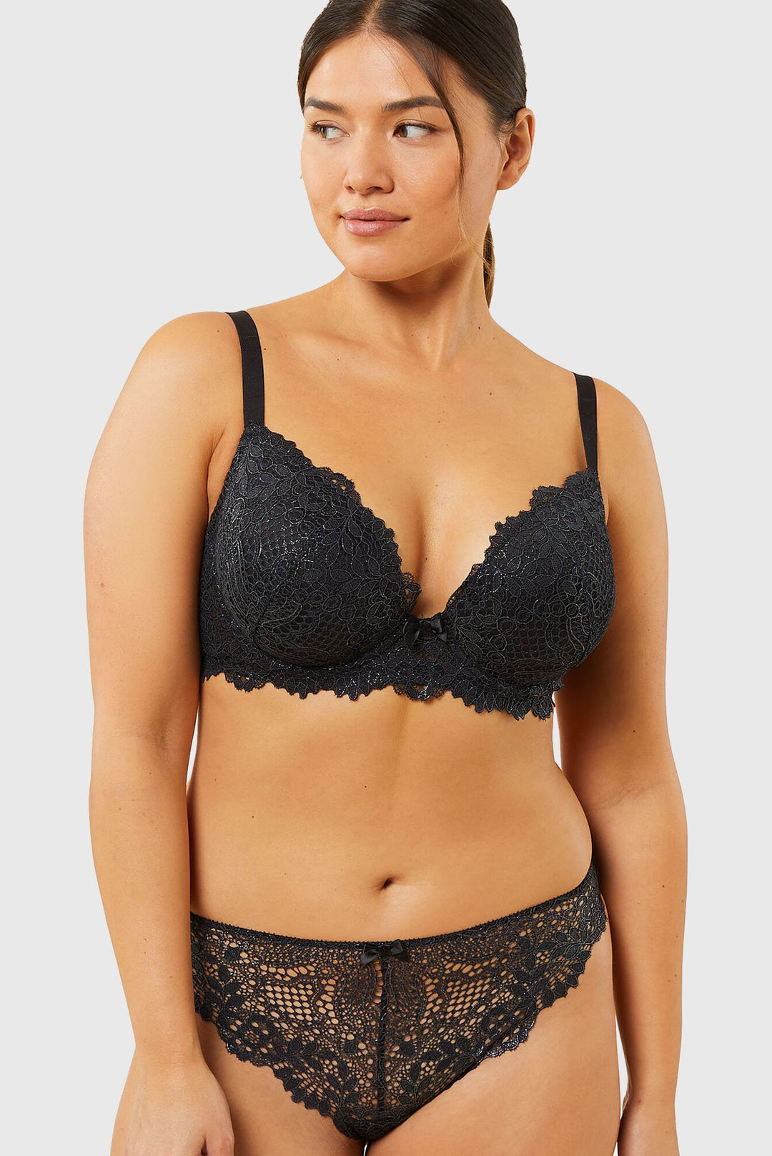 Mežģīņu krūšturis