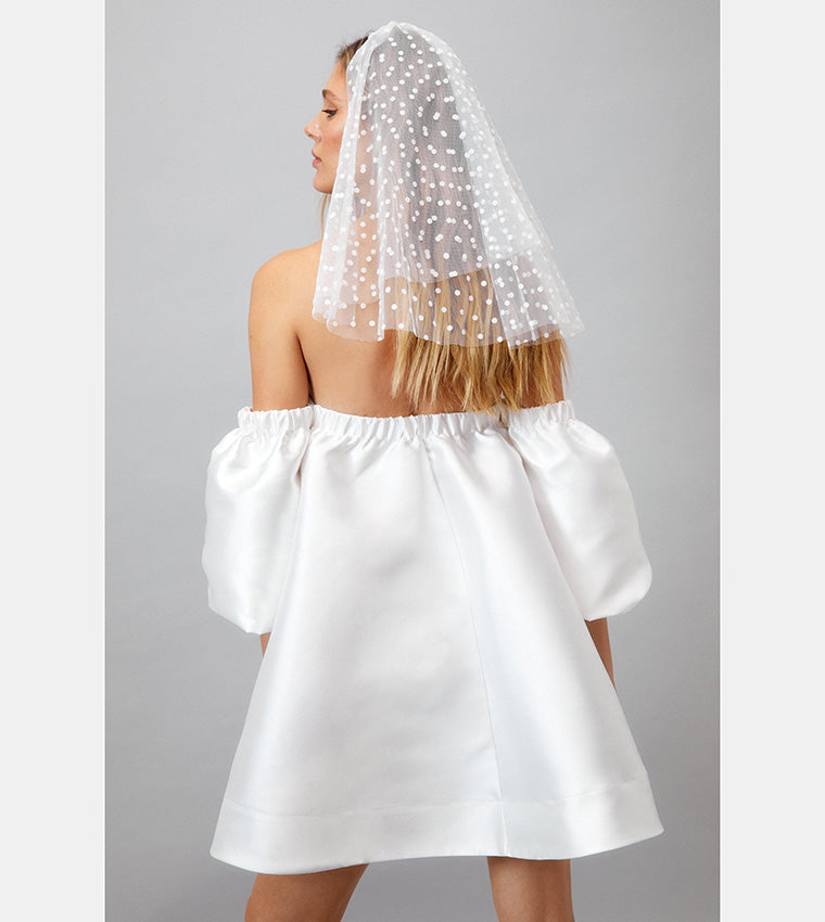 Mini kleita ar uzpūstām piedurknēm