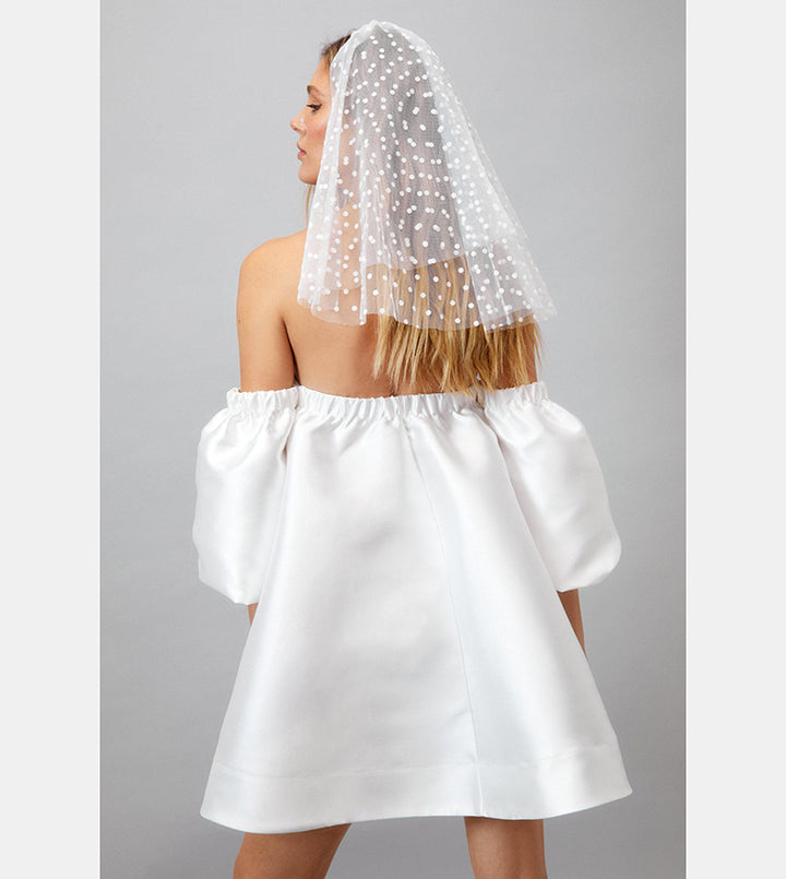 Mini kleita ar uzpūstām piedurknēm