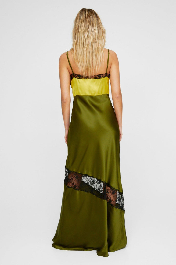 Satīna mežģīņu apdares jaukta maksi kleita