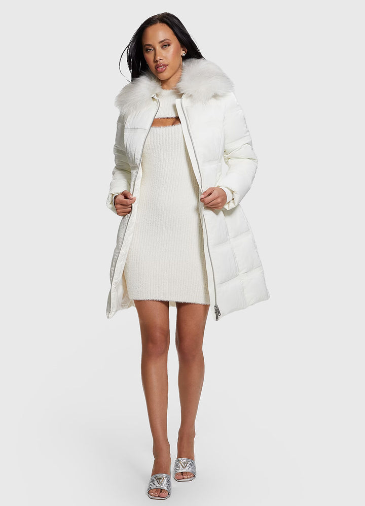 Balts, garš, pūkainais mētelis