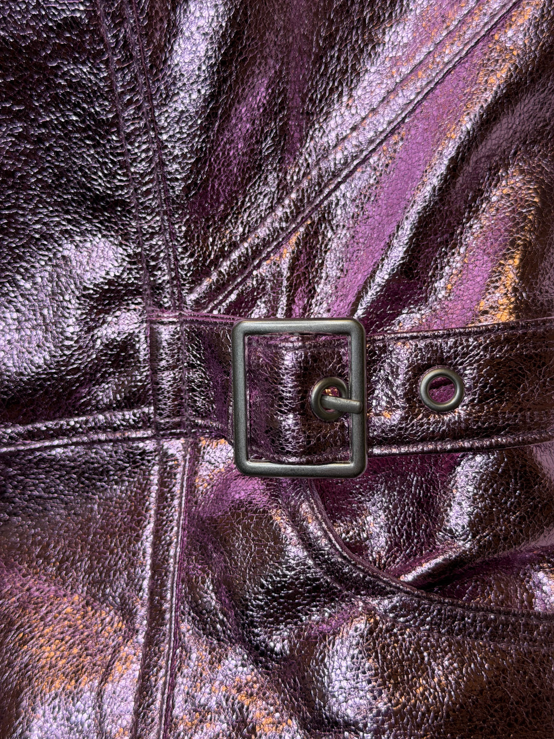 Metāliska mākslīgās ādas mini kleita