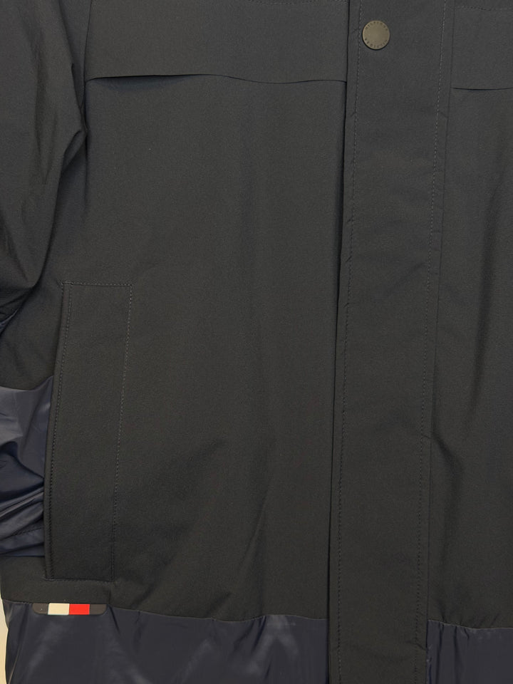 Tommy Hilfiger ūdensnecaurlaidīga jaka