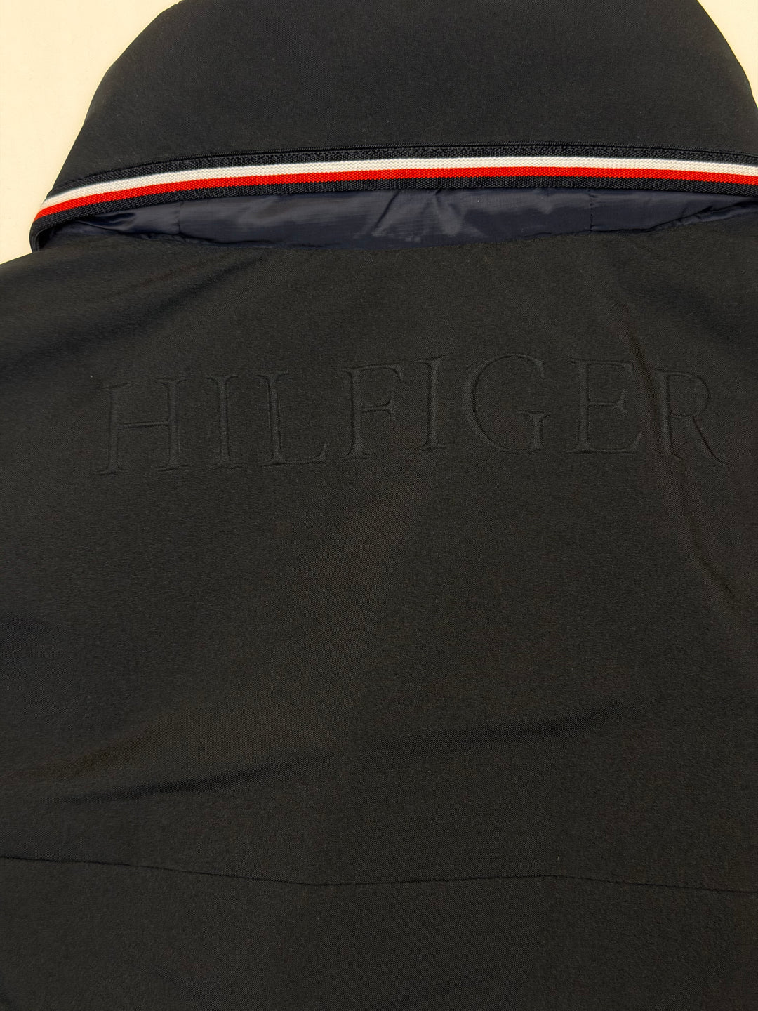 Tommy Hilfiger ūdensnecaurlaidīga jaka