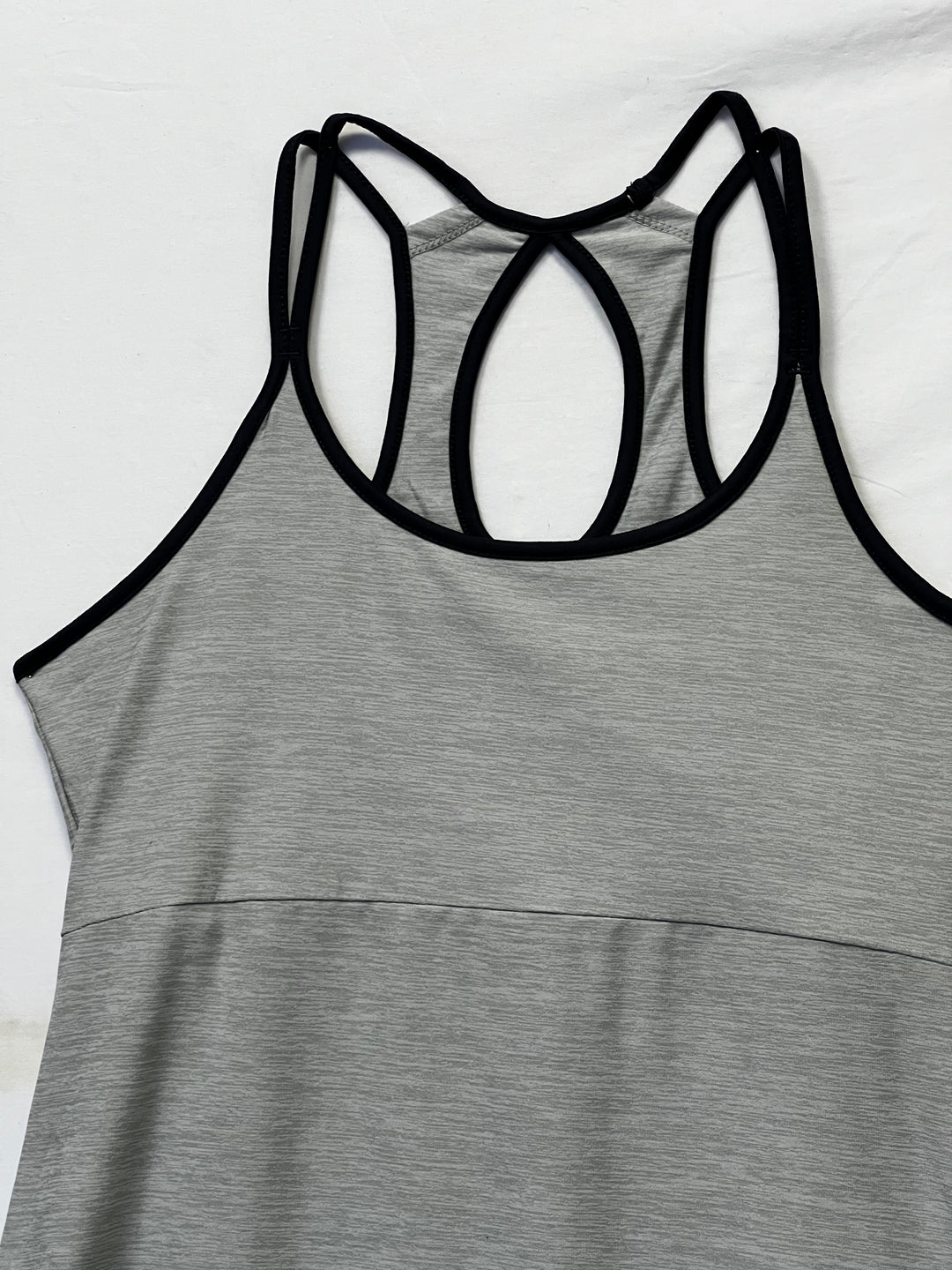 Pelēka sportiska kleita