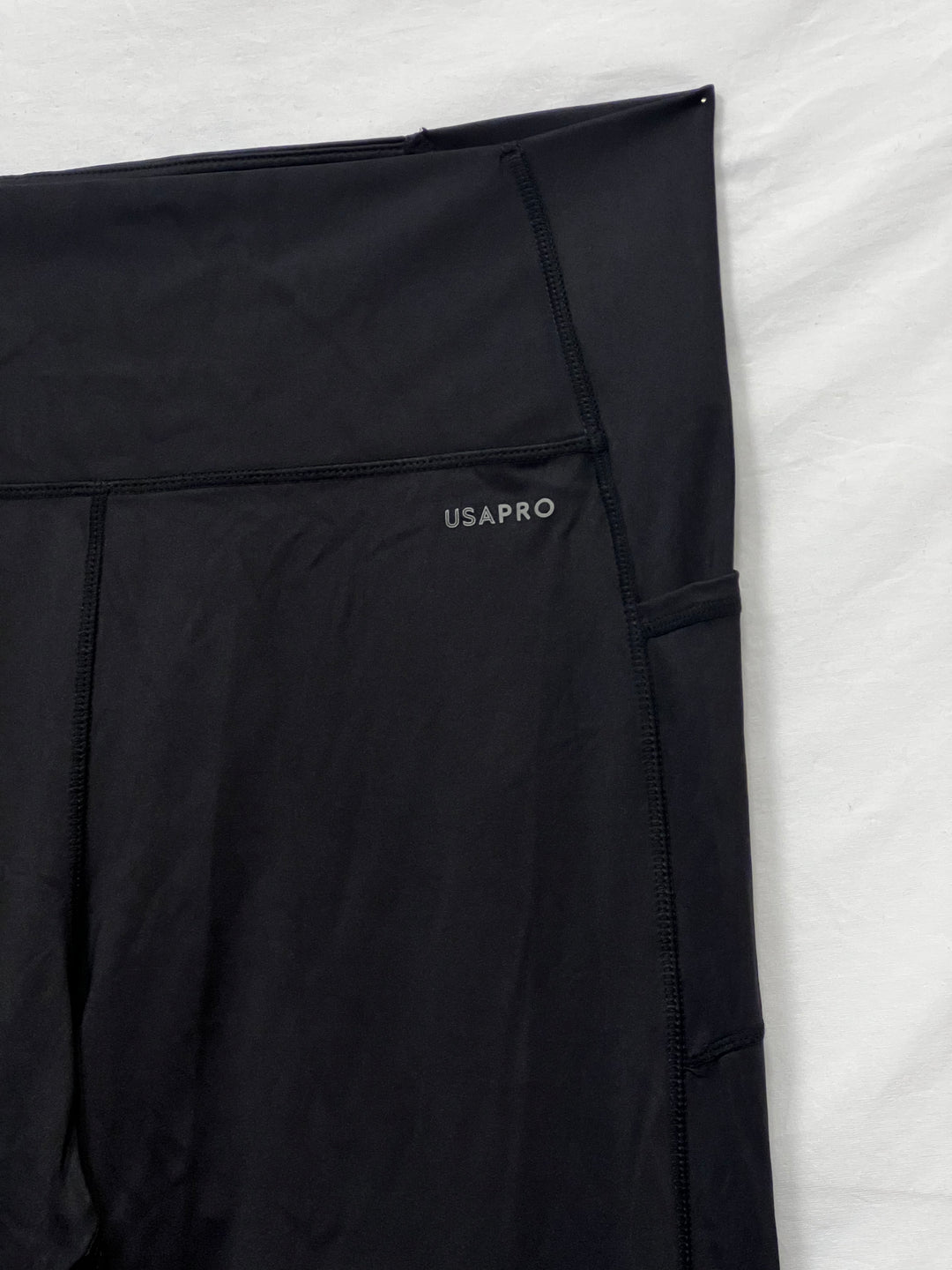 Melni sporta legingi