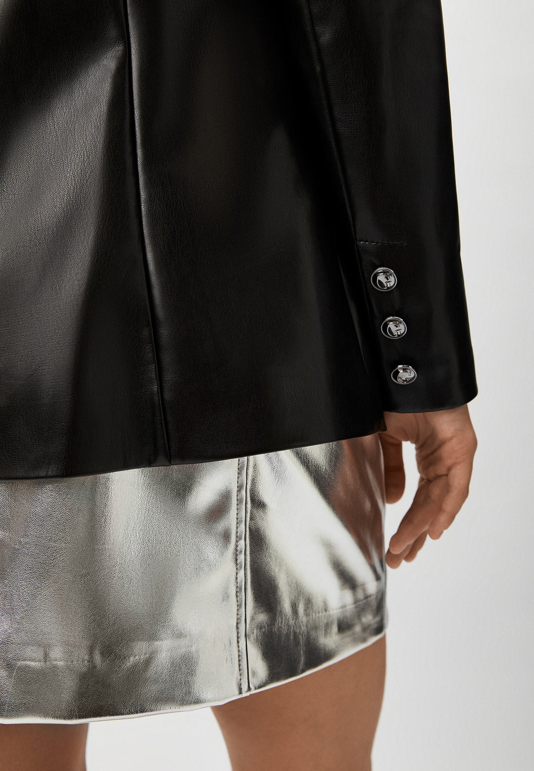 Melna mākslīgās ādas žakete