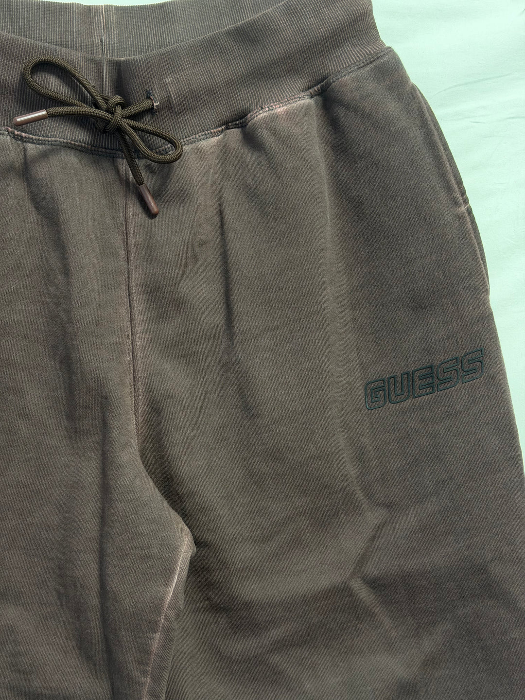 Brūnas sporta bikses