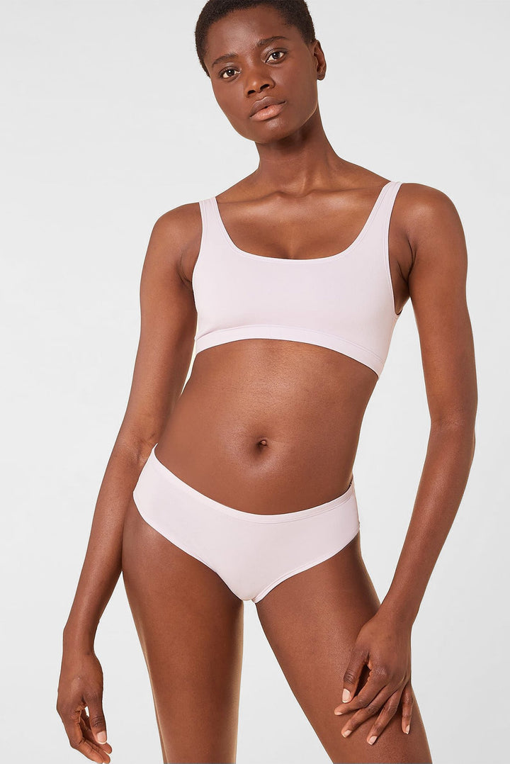 Ikdienas trīsstūrveida krūšturis