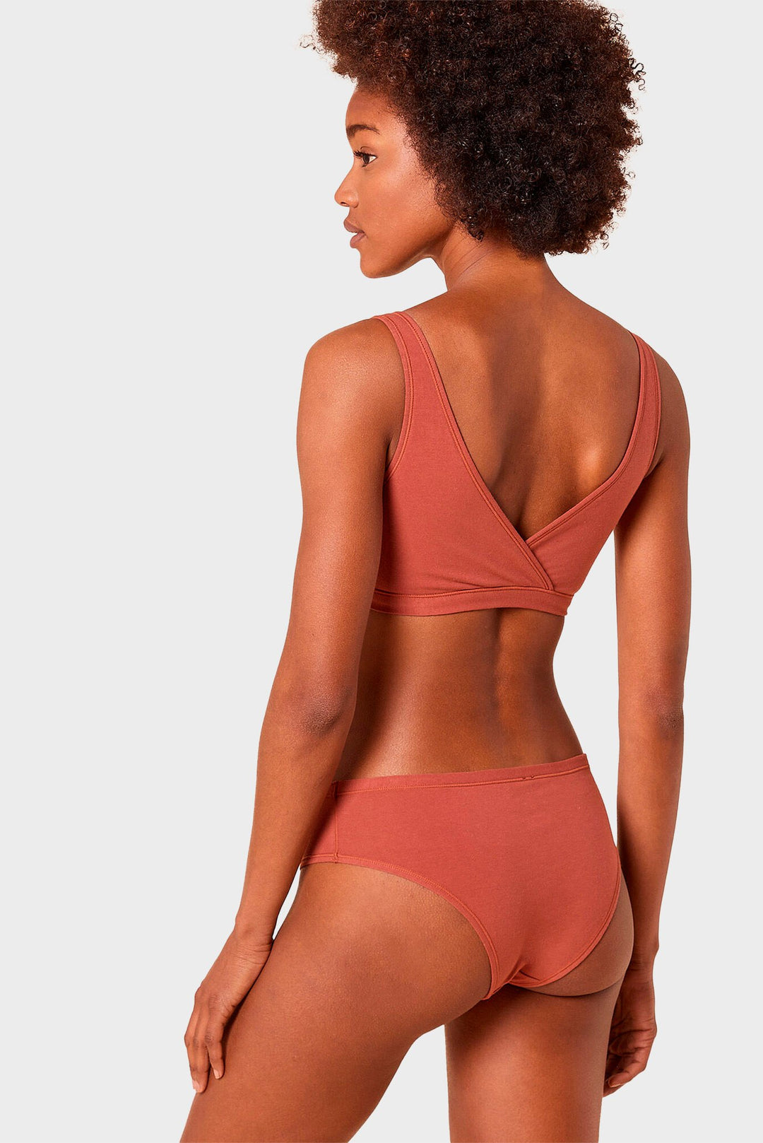 Ikdienas trīsstūrveida krūšturis