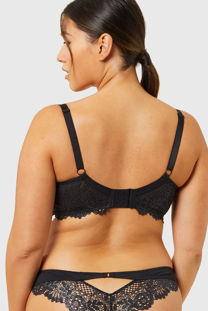 Mežģīņu krūšturis