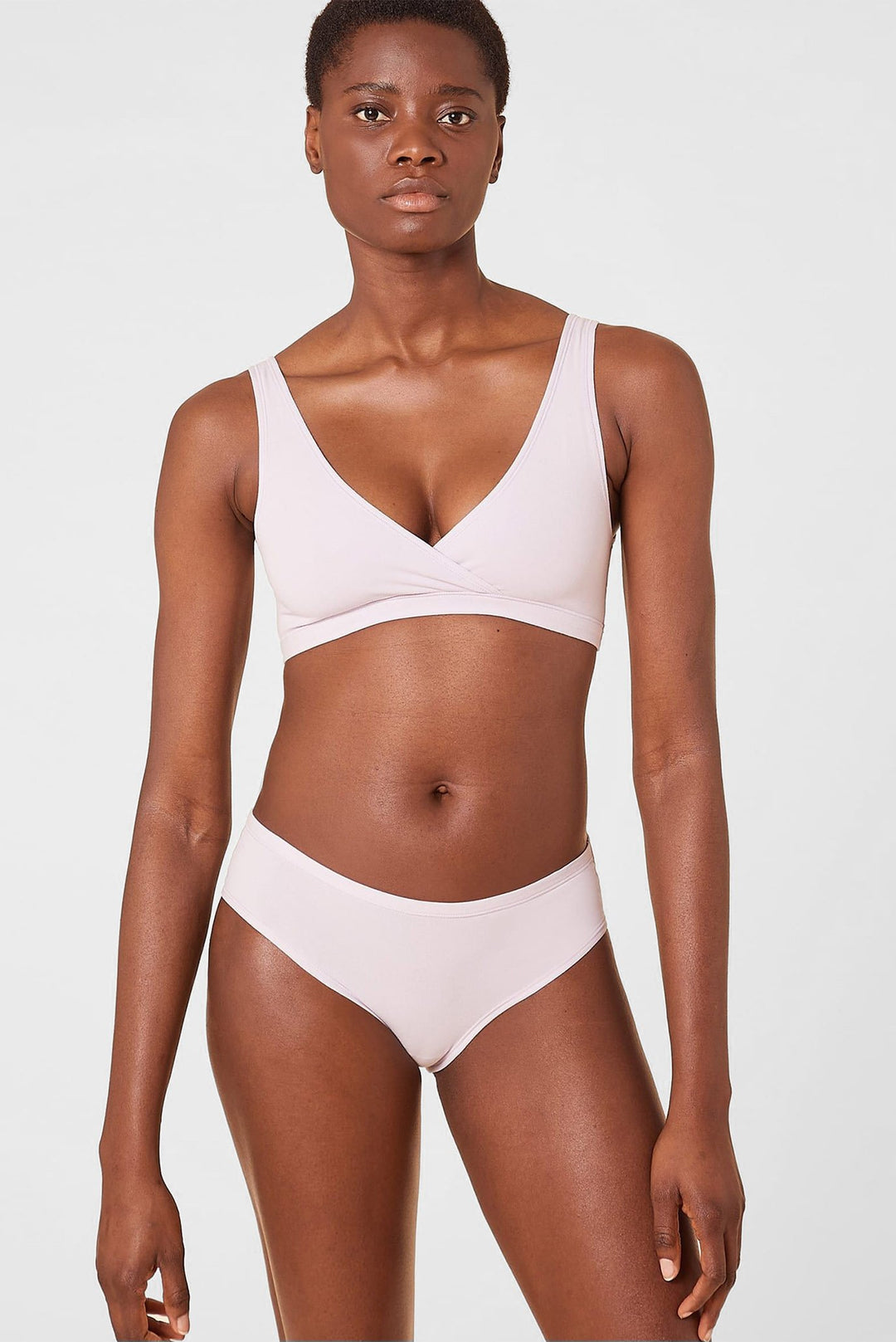 Ikdienas trīsstūrveida krūšturis