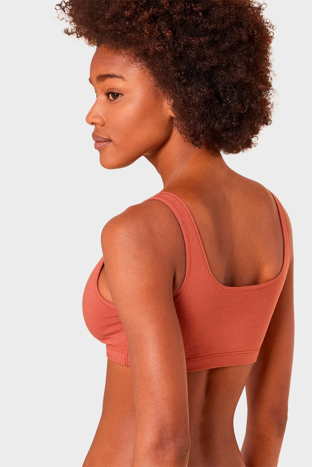 Ikdienas trīsstūrveida krūšturis