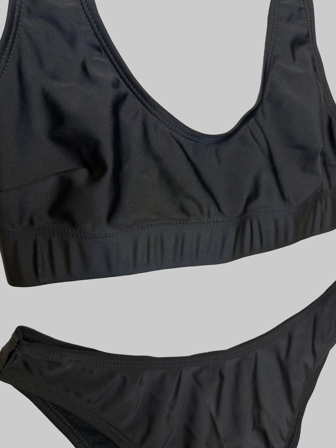 Divdaļīgs bikini komplekts