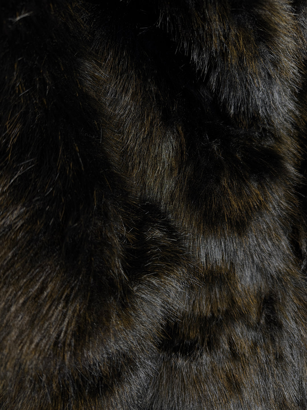 Plīša mākslīgās kažokādas mētelis