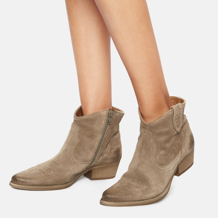 Women Boot - Brown